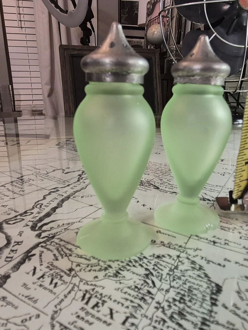 URANIUM JADE VINTAGE SALT/PEPPER SET